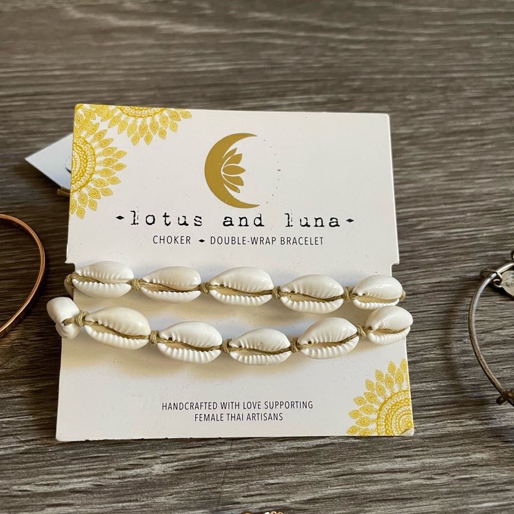 5 bracelets - Picture 5 of 5